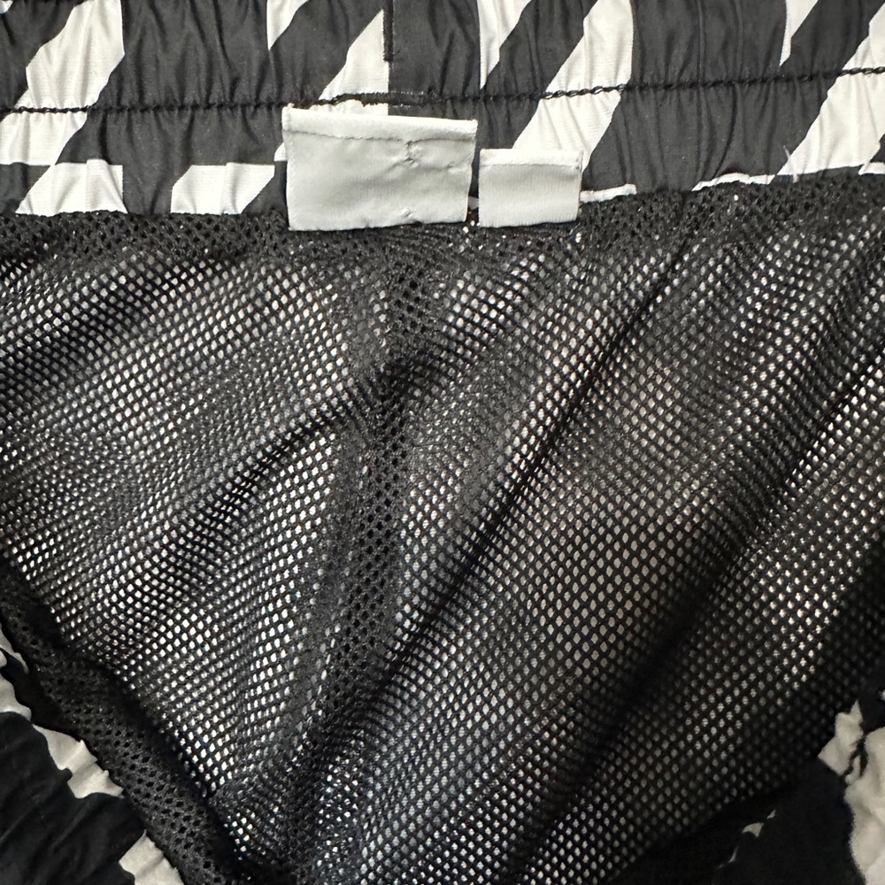 NEW PUMA Stylish Black and White Houndstooth Athletic Windbreaker Joggers - Picture 12 of 16